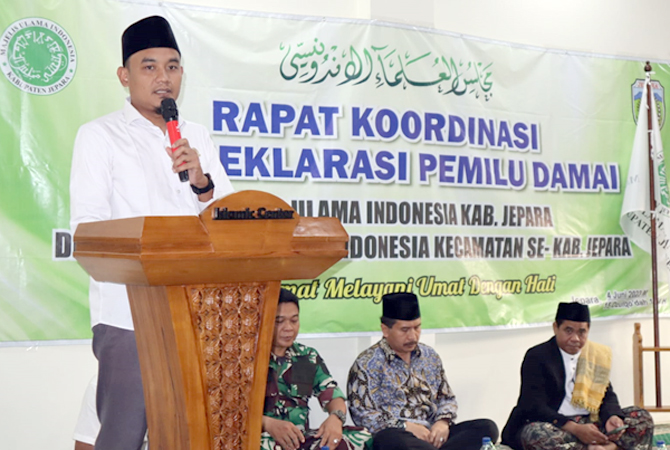 Ketua DPRD Jepara Haizul Ma’arif saat hadir pada rapat koordinasi Majelis Ulama Indonesia (MUI) Kabupaten Jepara bersama MUI Kecamatan Se-Kabupaten Jepara, Minggu (4/6). (Istimewa for Radar Kudus)