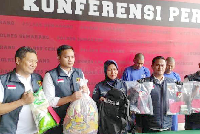 Kasat Reskrim Polres Semarang saat melakukan konferensi pers di Mapolres Semarang. (NURFAIK NABHAN/Jawa Pos Radar Semarang)