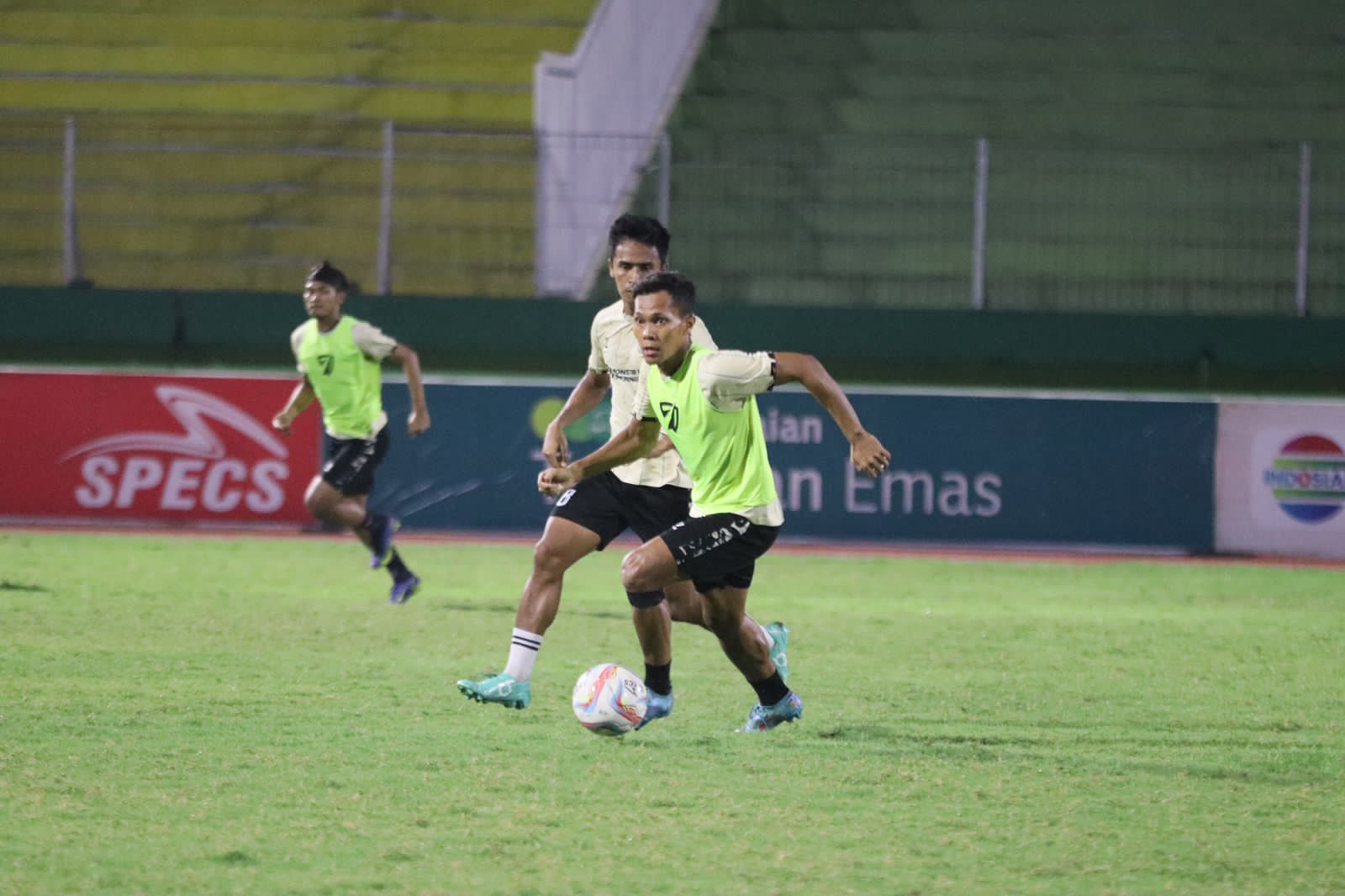 Penyerang tim Persipa Pati Imam Witoyo saat melakukan official training di Stadion Gelora Delta Sidoarjo.