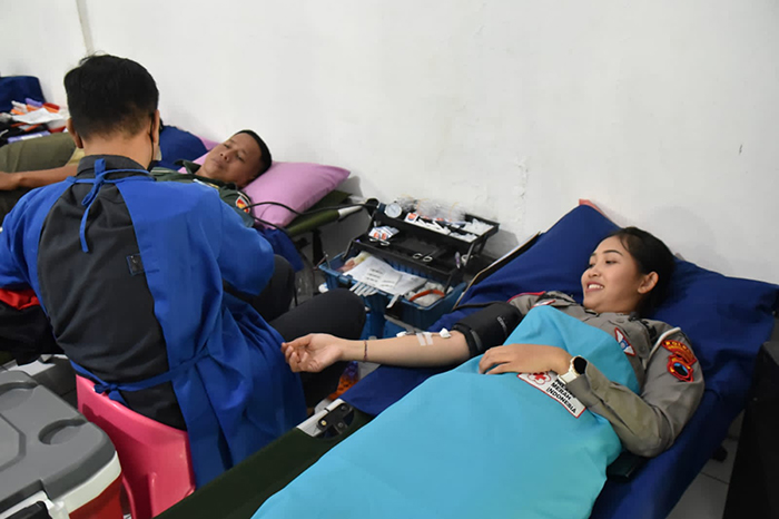 BAKSOS: Kodim 0717/Grobogan menggelar bakti sosial donor darah di aula kemarin. (INTAN MAYLANI SABRINA)