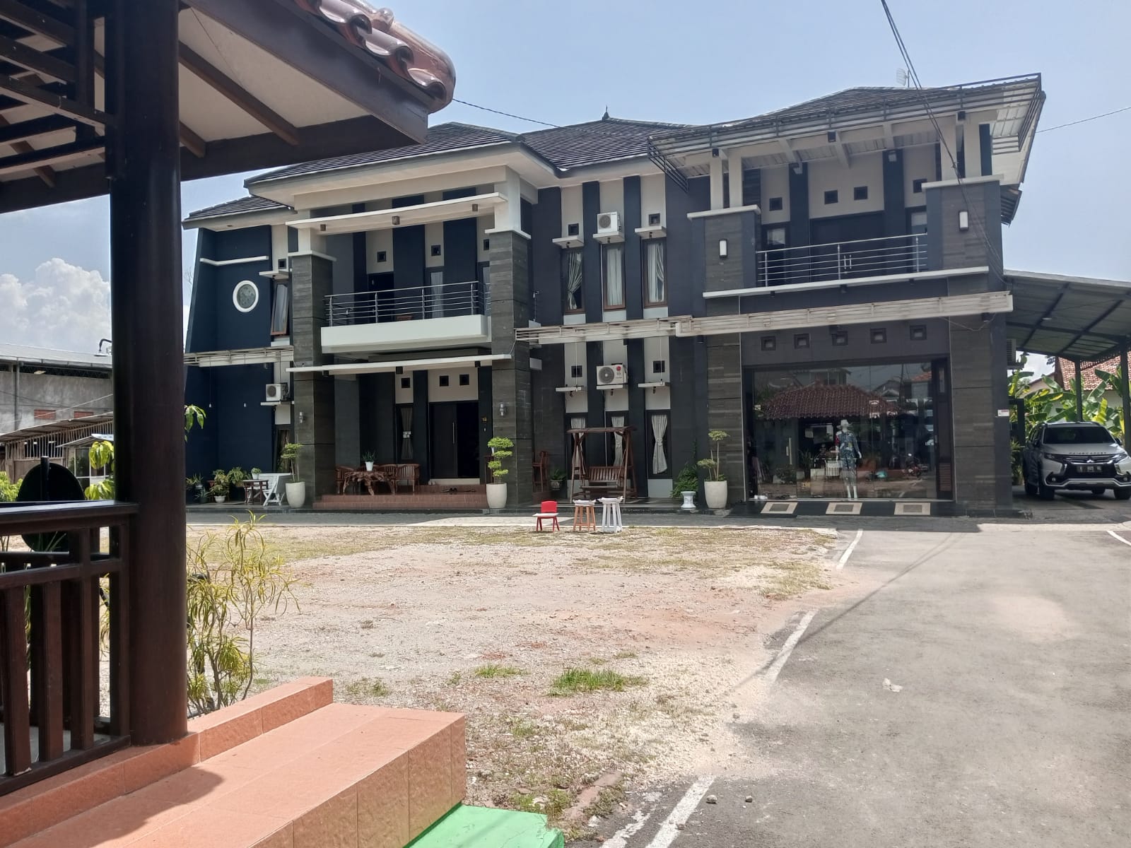 KORUPSI KEMENTAN: Kondisi rumah milik pengushaa alsintan yang digeledah KPK pada Minggu (10/12) lalu.