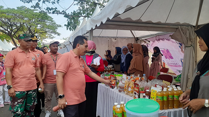 STAN: Sekretaris Daerah Edy Sujatmiko bersama jejeran Forkopimda hadir dalam Gebyar UMKM di Alun-alun 2. (NIBROS HASSANI)