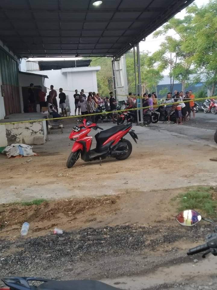 DIDUGA DIBUNUH: Tempat kejadian perkara (TKP) ditemukan mayat pria di Desa Sejomulyo, Juwana, Pati pada Jumat (29/12).
