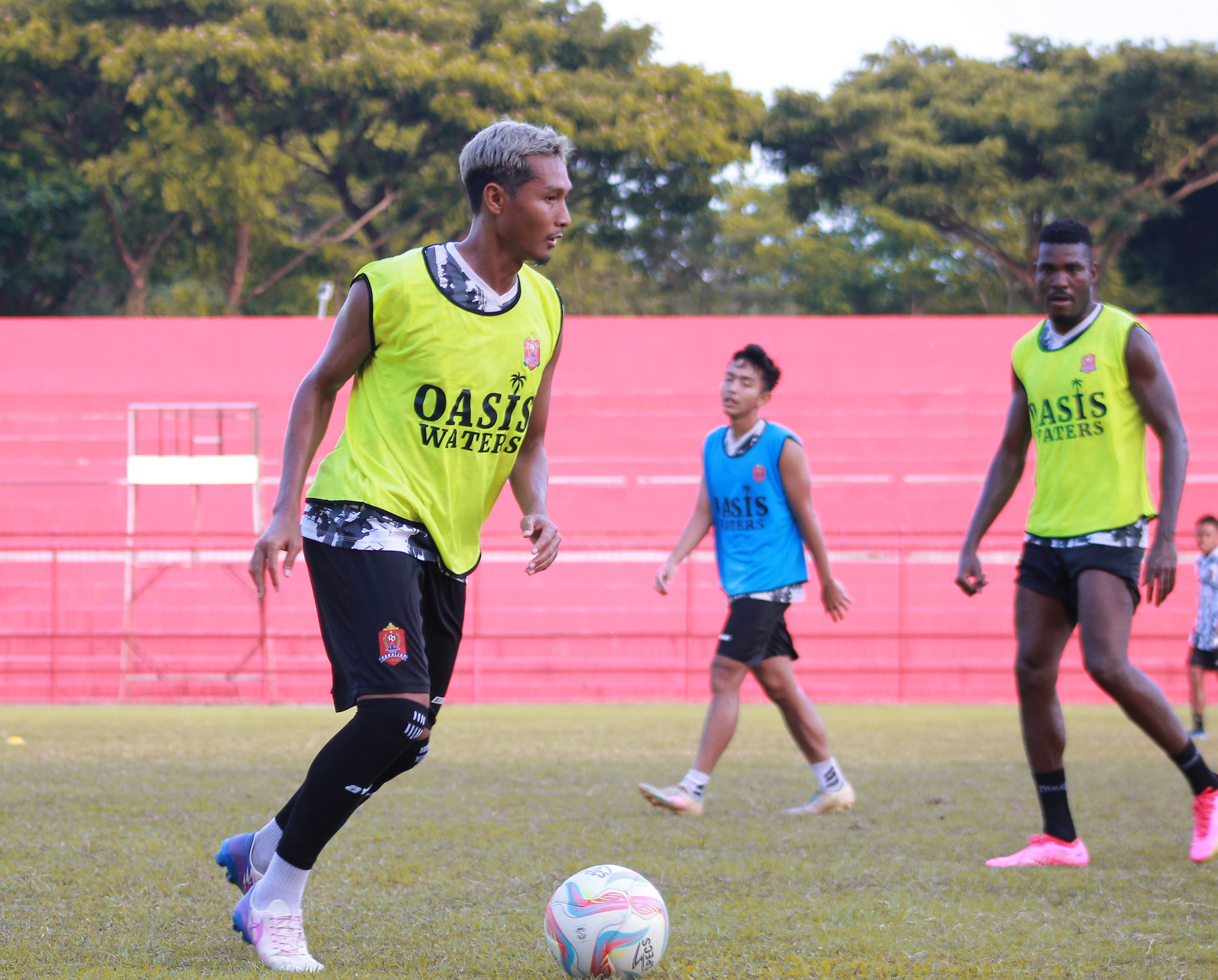 SPARTAN: Penggawa Persijap berlatih di Stadion GBK Jepara belum lama ini. (MOH. NUR SYAHRI MUHARROM/RADAR KUDUS)