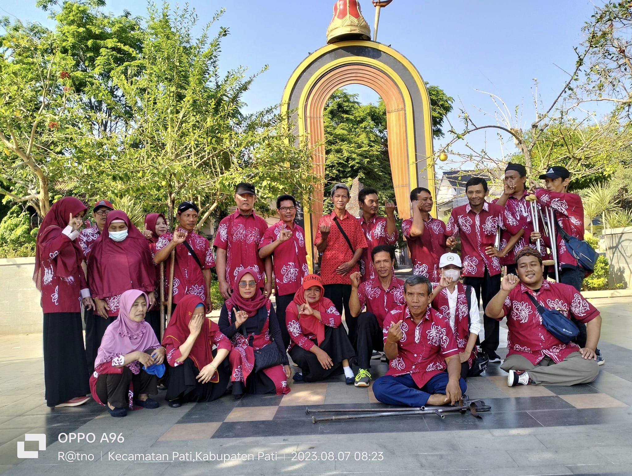 SEMANGAT: Suratno caleg DPRD Kabupaten Pati dari dapil Pati 1 membawa semangat kemajuan untuk kelompok difabel.