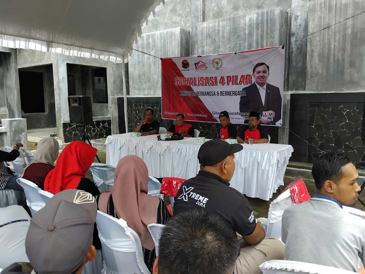 SOSIALISASI: Anggota DPR RI memberi wawasan kebangsaan kepada warga Desa Ngabul, Tahunan, Jepara (26/1).