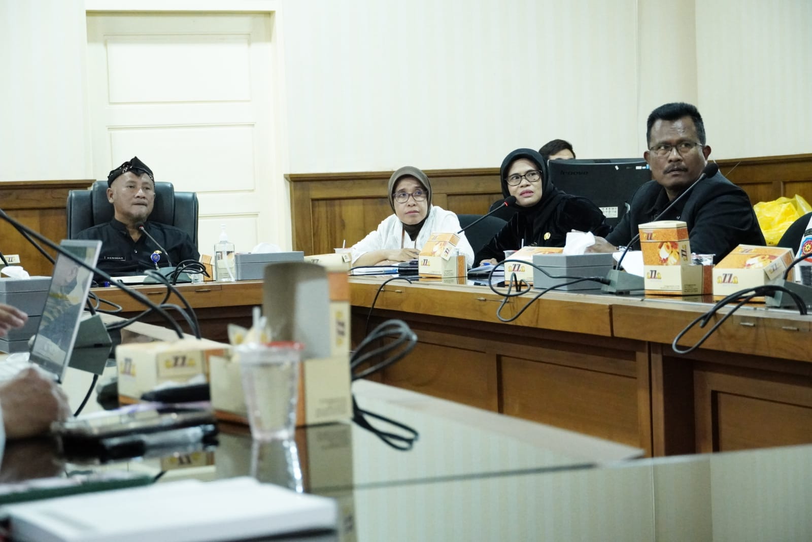 JADI TUAN RUMAH: Pj Bupati Pati Henggar Budi memimpin rapat persiapan MTQ Jateng, Kamis (1/2).