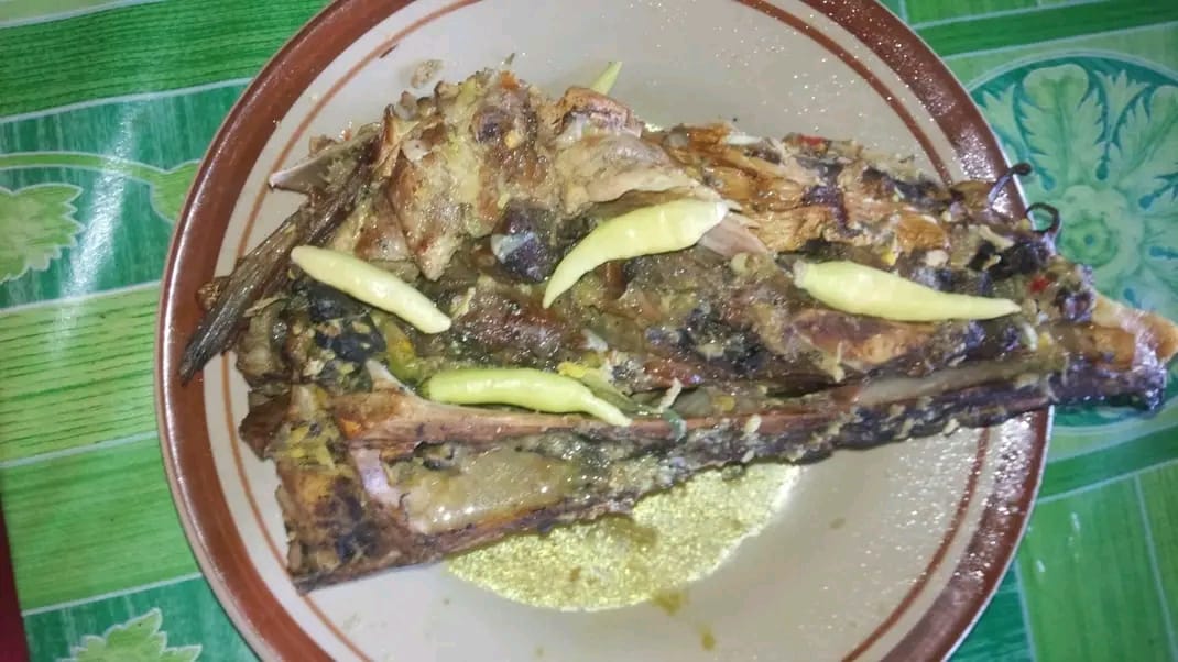 LEZAT : Seporsi masakan Mangut kepala Manyung khas Juwana yang memiliki cita rasa gurih dan pedas. (AULYA DEWANTARI UNTUK RADAR KUDUS)
