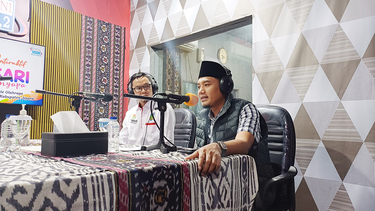 DIALOG: Ketua DPRD Jepara Haizul Ma&rsquo;arif dalam Dialog Tamansari 2024 Menyapa di Radio Kartini FM kemarin.