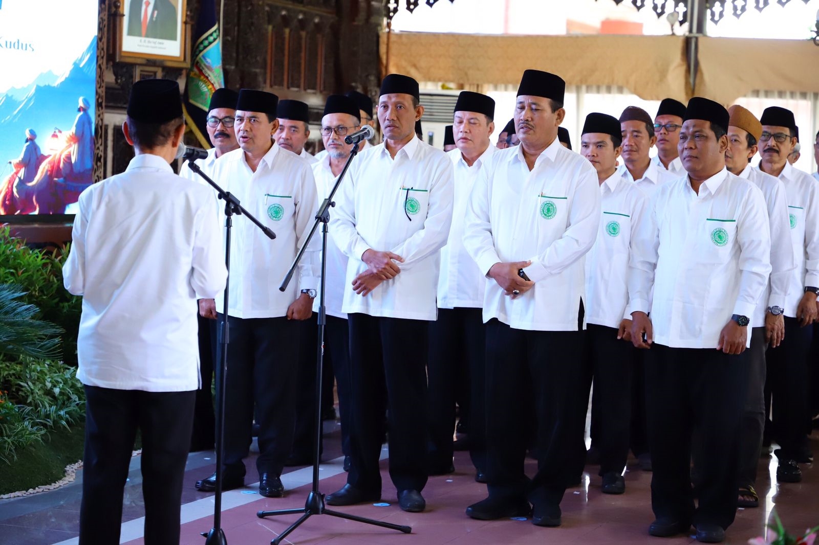 PENGUKUHAN : Pengurus MUI Kudus dikukuhkan di Pendapa Kabupaten Kudus hari ini