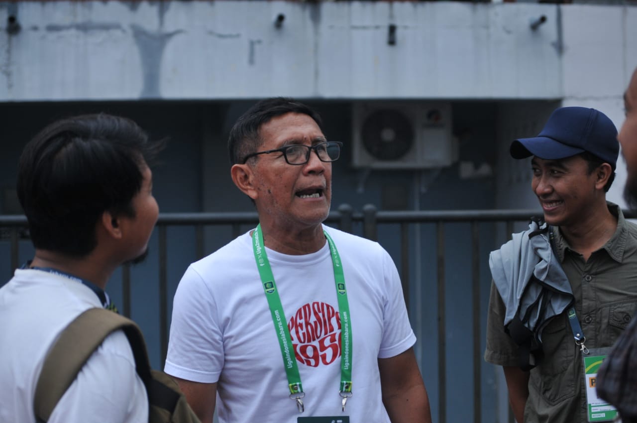 TANDA TANYA : Bambang Nurdiansyah pelatih senior sarat pengalaman yang membantu tim pelatih Persipa Pati musim 2023/2024.&nbsp;Manajemen diharapkan segera mengontrak. (PERSIPA PATI UNTUK RADAR KUDUS)