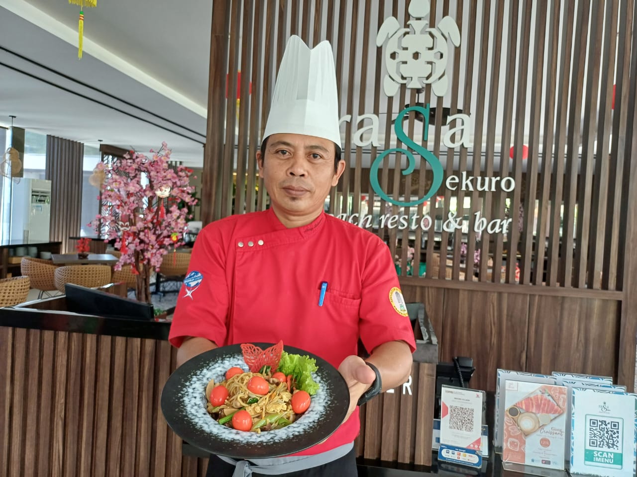 KHAS: Mi Panjang Umur atau dikenal Siu Mie biasa menjadi sajian khas saat Imlek dan acara spesial. (NIBROS HASSANI/JAWA POS RADAR KUDUS)