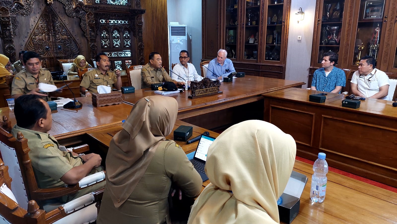 INVESTASI: Pj Bupati Jepara Edy Supriyanti menyambut kedatangan investor asal Australia yang berminat menanamkan modal di bidang peternakan sapi.