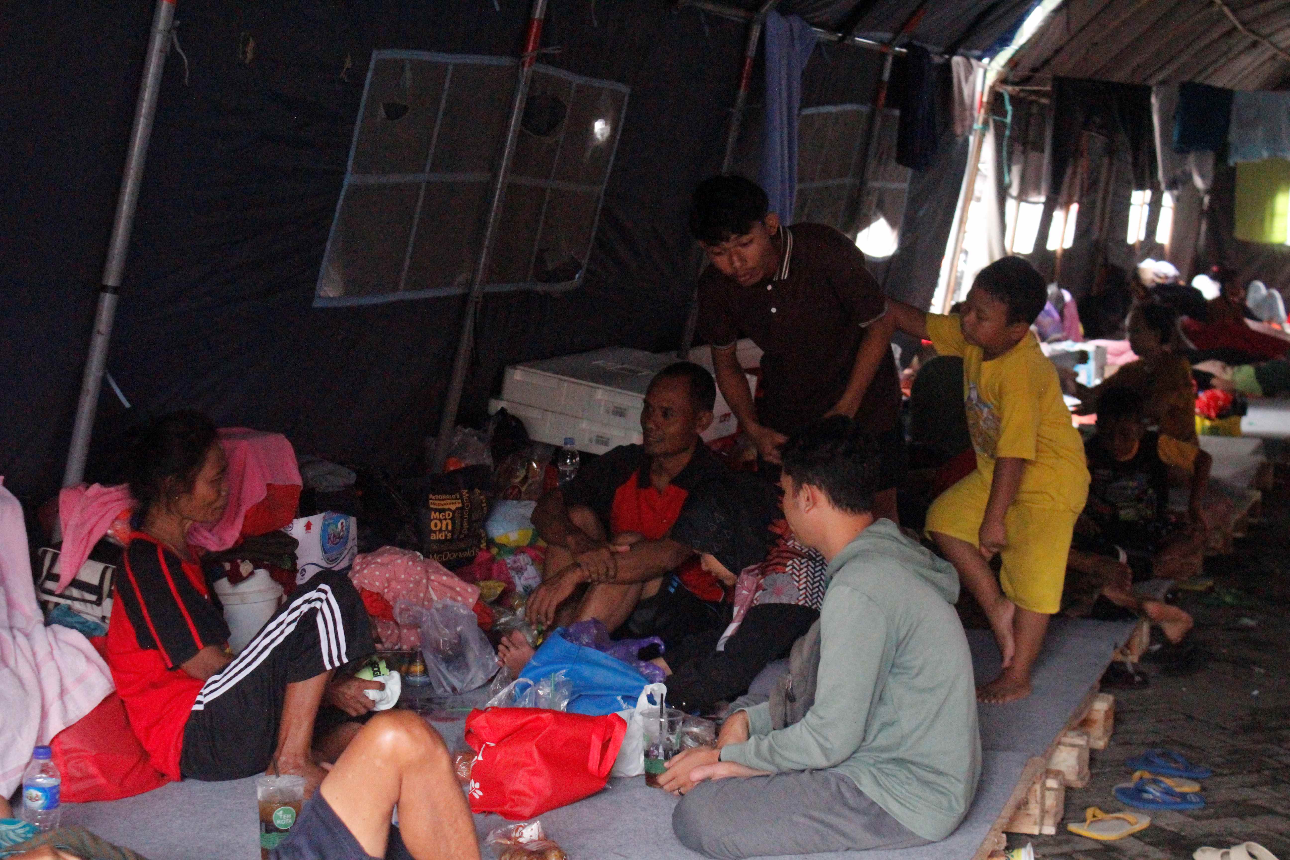 JELANG PEMILU : Pengungsi yang berada di Terminal Jati Kudus