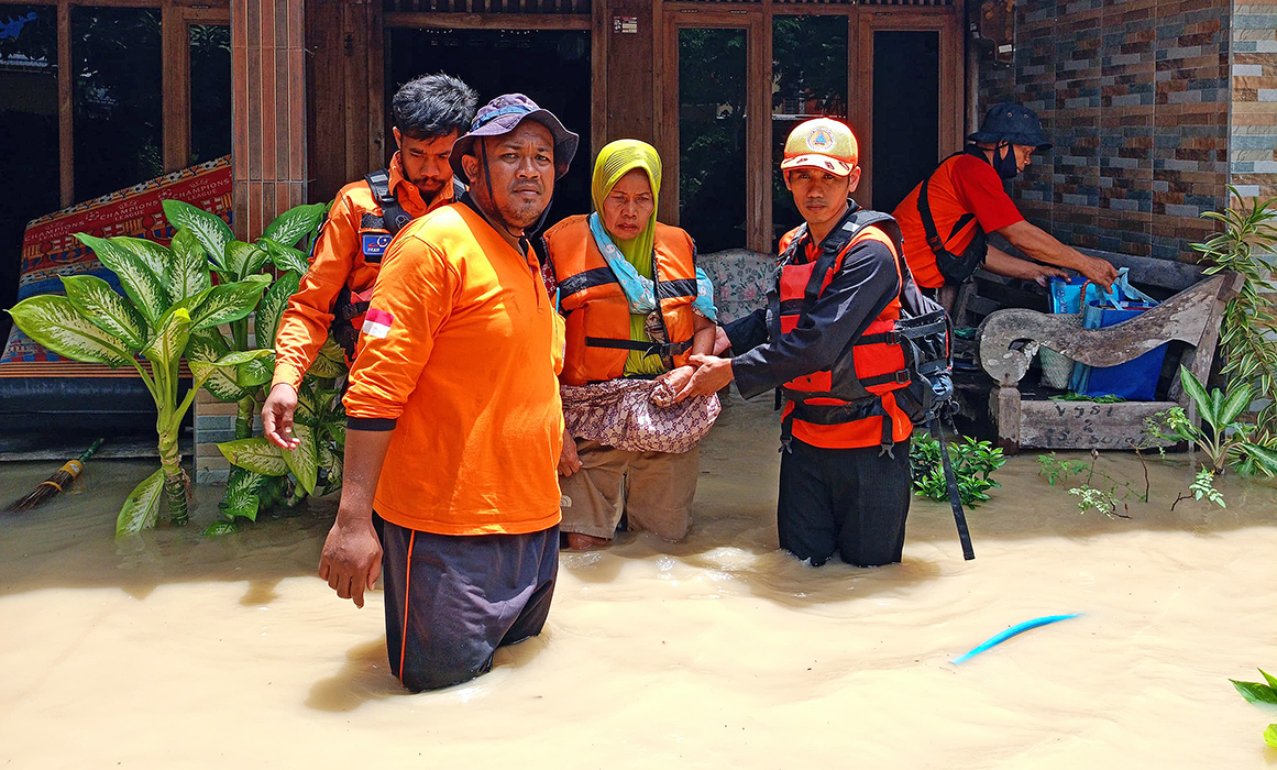 CEPAT TERTANGANI: Banjir menggenangi Kecamatan Gubug belum lama ini.