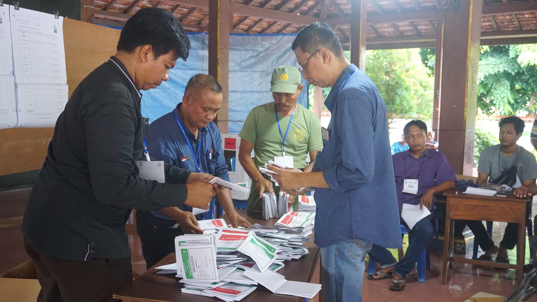 PENGHITUNGAN: Ilustrasi hitung suara di TPS Desa Sarirejo Kecamatan Pati Kota