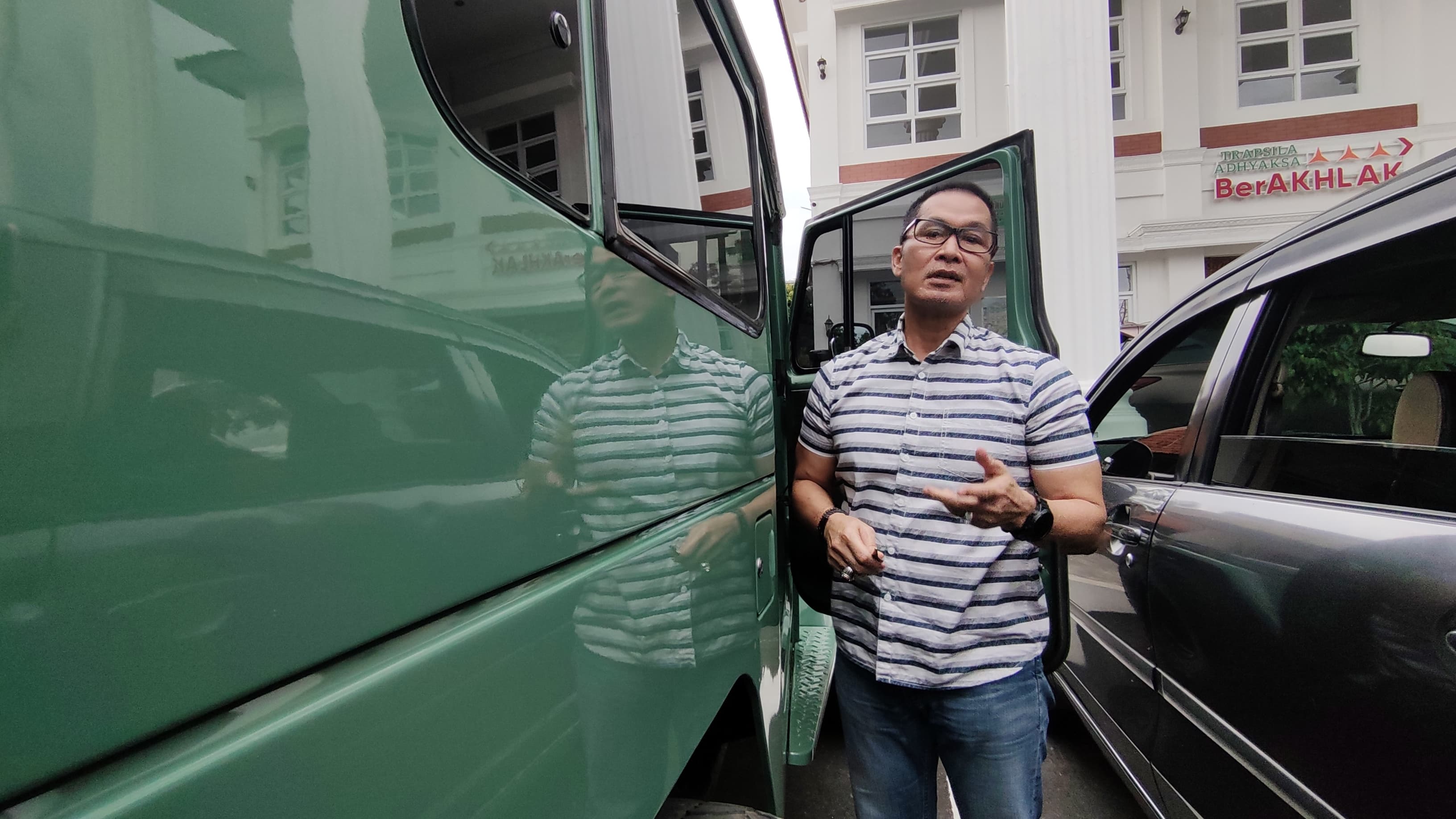 ADA FAKTA BARU: Mantan Bupati Kudus Hartopo keluar dari kantor Kejari usai menjalani pemeriksaan kemarin (20/2).
