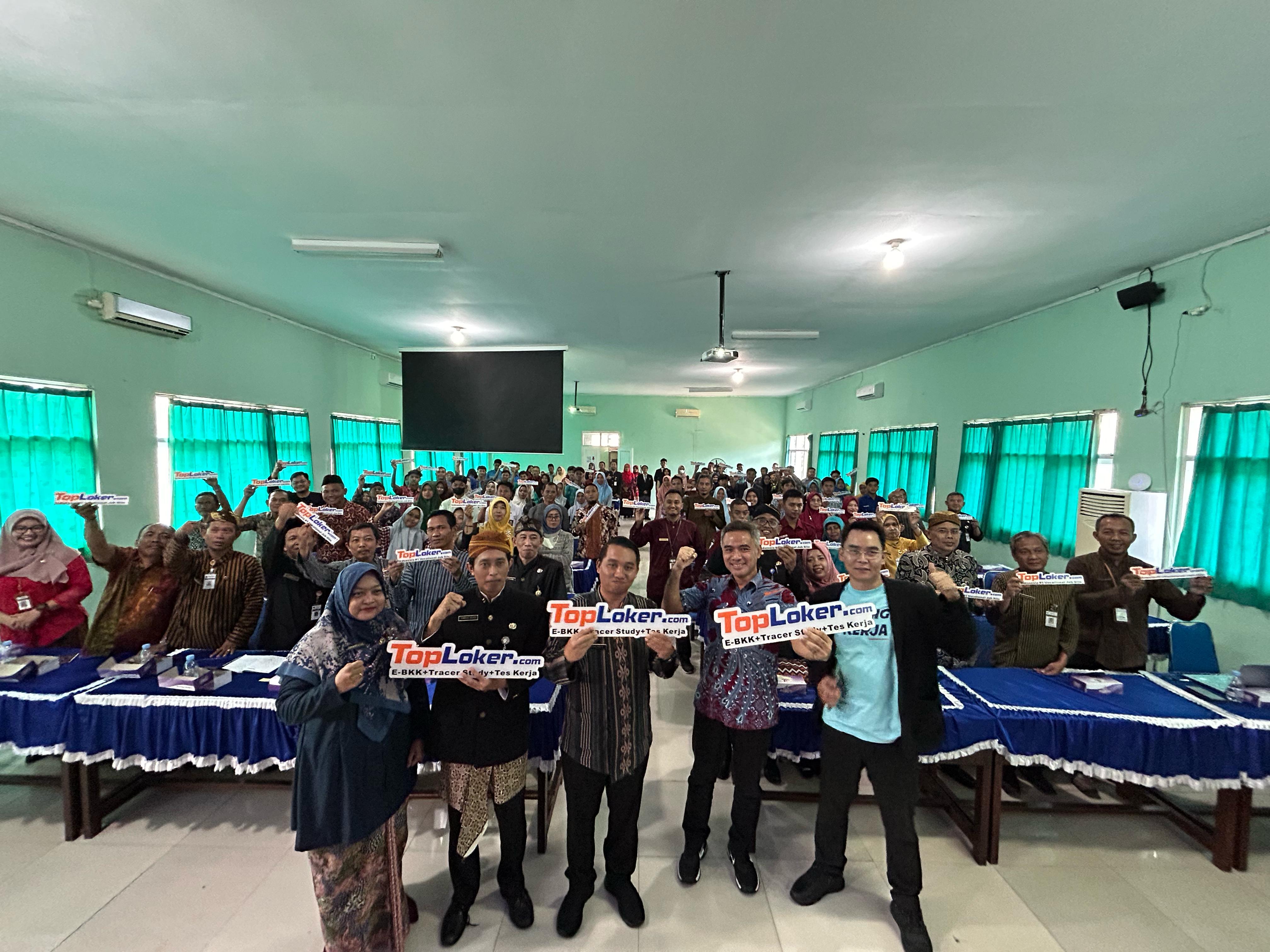 KOLABORASI: Workshop bersama TopLoker.com digelar di SMAN 1 Lasem Rembang. (SMANELA UNTUK RADAR KUDUS)