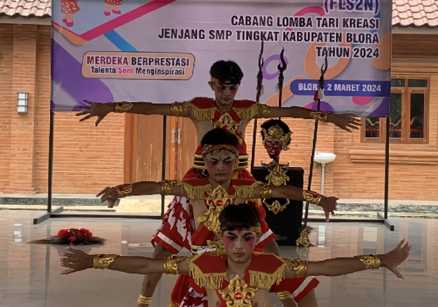TAMPIL: Dinas Pendidikan Kabupaten Blora menyelenggarakan kegiatan seleksi Festival dan Lomba Seni Siswa Nasional (FLS2N) Jenjang SMP tahun 2024 tingkat Kabupaten Blora.