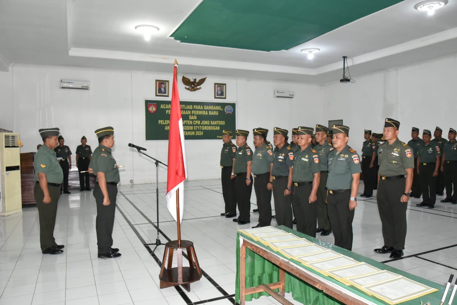 ROTASI: Dandim 0717/Grobogan saaat melakukan sertijab ke anggotanya di aula makodim.