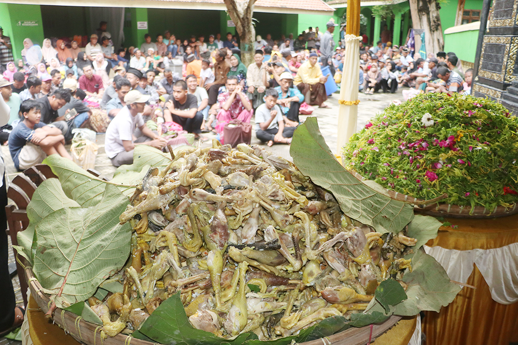 SEMPOL AYAM: Tradisi sewu sempol menjadi adat masyarakat Desa Kandangmas, Kecamatan Dawe, Kudus mengirim doa pada leluhur sebelum puasa Ramadan.