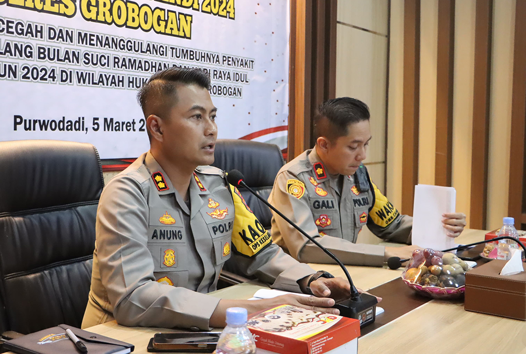 PIMPIN RAPAT:  Kapolres Grobogan AKBP Dedy Anung Kurniawan memimpin rapat jalanya operas pekan candi yang akan digelar mulai 6 sampai 25 Maret 2024 mendatang.