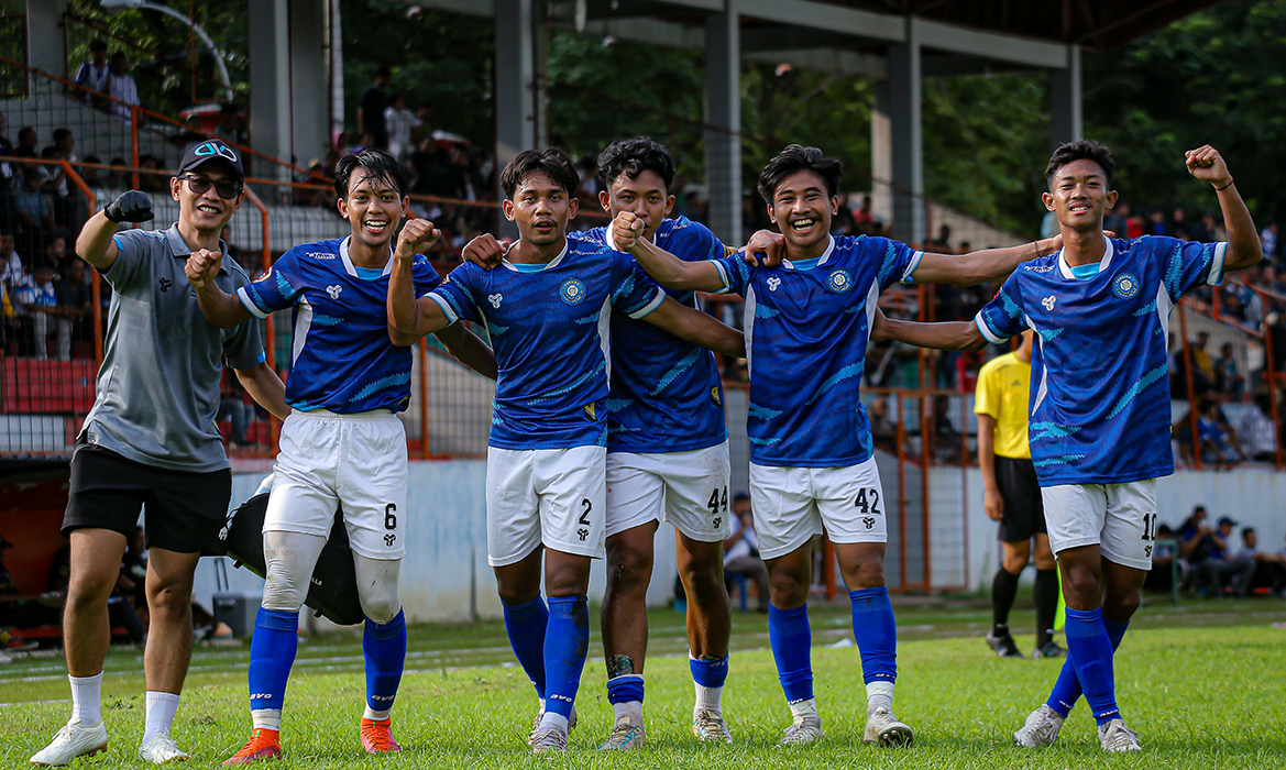 BUTUH PENDANAAN: Para Pemain Persiku merayakan gol saat laga ujicoba melawan Pasuruan United.