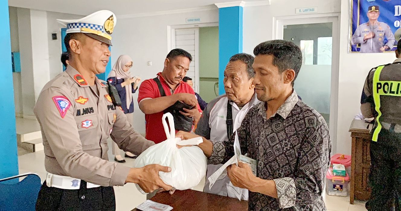 DICEK: Satlantas Polres Grobogan saat melakukan ramp check di Terminal Induk Purwodadi kemarin.