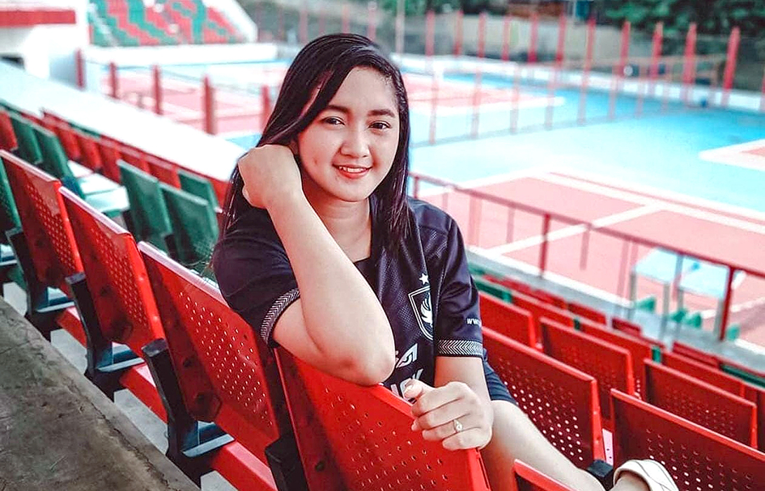 CERAH: Salah satu model yang rutin treatment facial dengan hasil kulit wajah yang glowing.