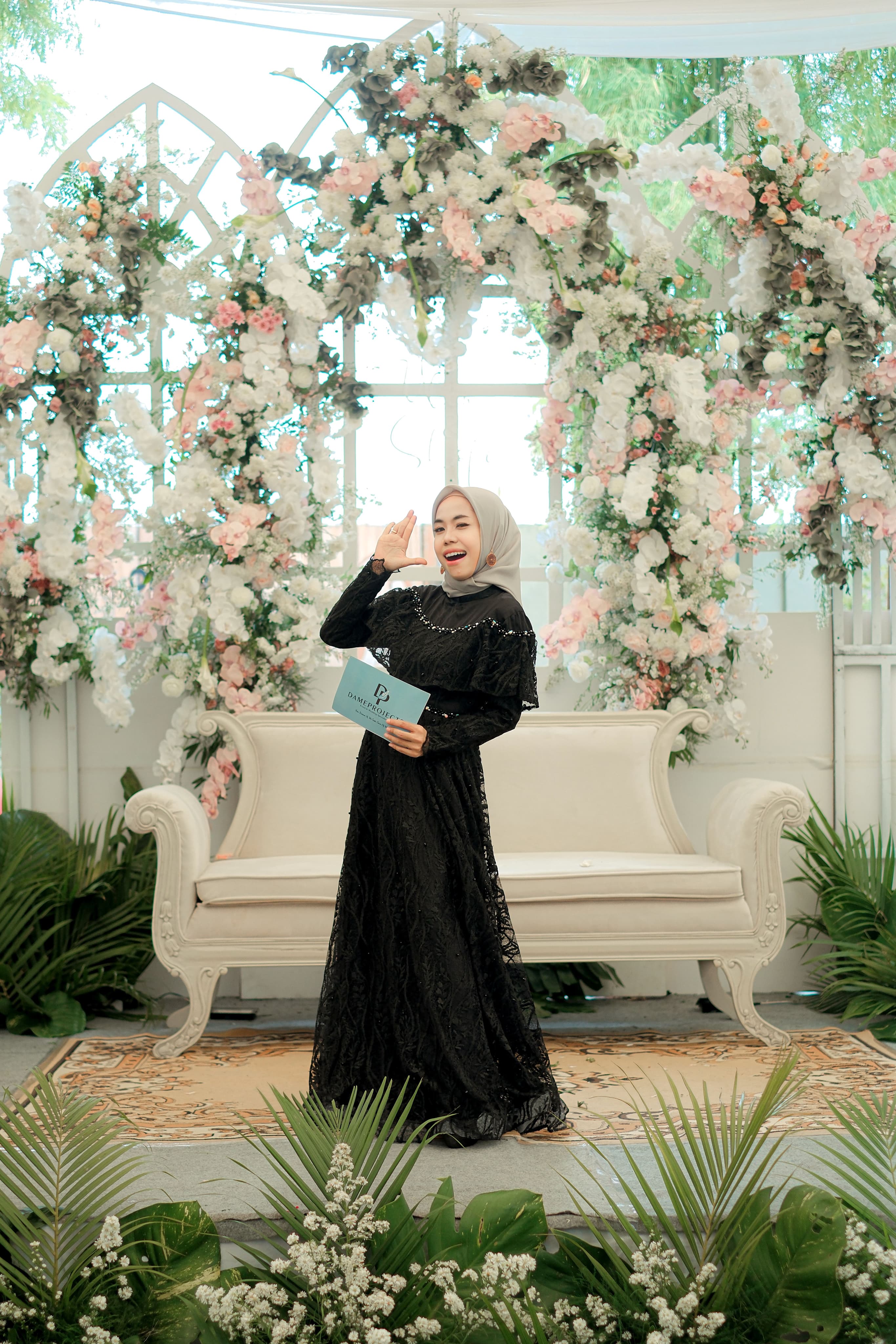 Fitri Kusumawati saat ini sibuk menjalani profesi sebagai Master of Ceremony (MC) dalam berbagai even khususnya di Kota Pati dan sekitarnya.