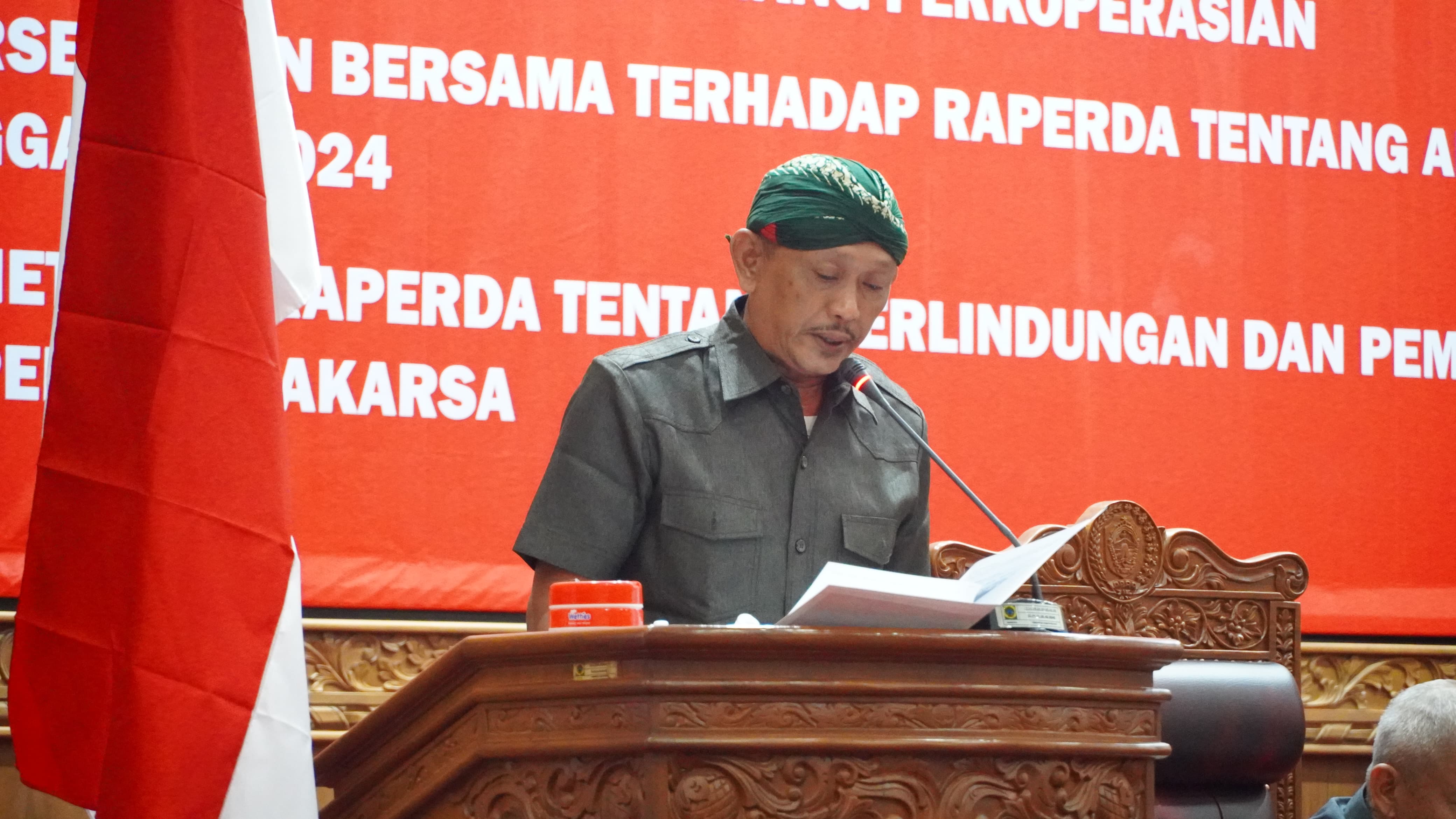 MENUJU K-1 : Suriyanto saat bertugas dalam rapat paripurna DPRD Pati. (ACHMAD ULIL ALBAB/RADAR KUDUS)