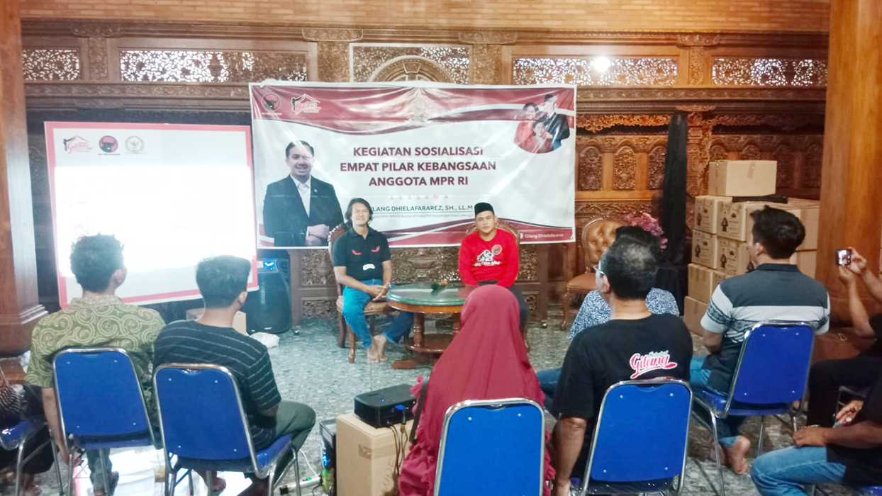 ANTUSIAS: Warga mengikuti sosialisasi empat Pilar kebangsaan yang digelar Anggota DPR/MPR RI Gilang Dhielafararez.