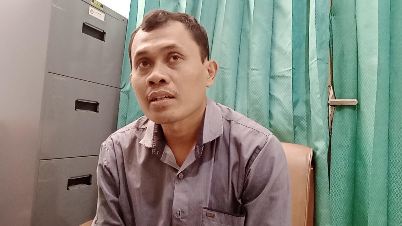 TERBUKA: Divisi Teknis Penyelenggaraan Pemilu KPU Blora, Ahmad Solikin saat menyampaikan keterangan ke media.