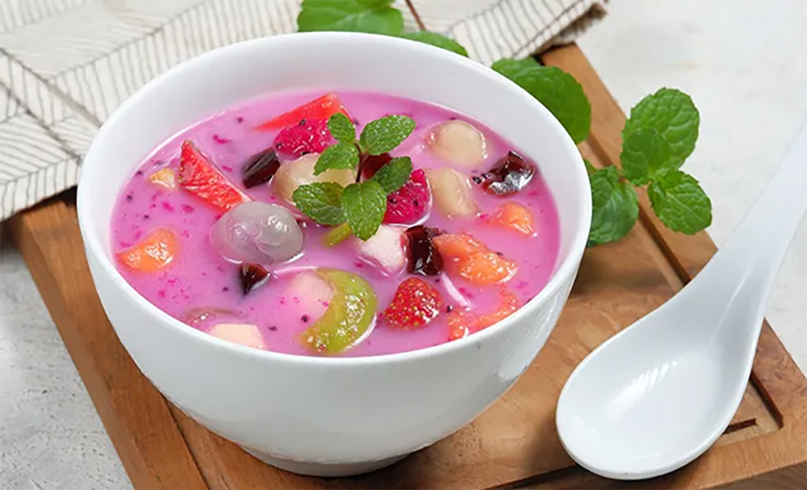 Es buah pelangi menjadi salah satu rekomendasi minuman segar yang terbuat dari aneka buah yang tentunya menyehatkan dan sangat pas untuk dikonsumsi.