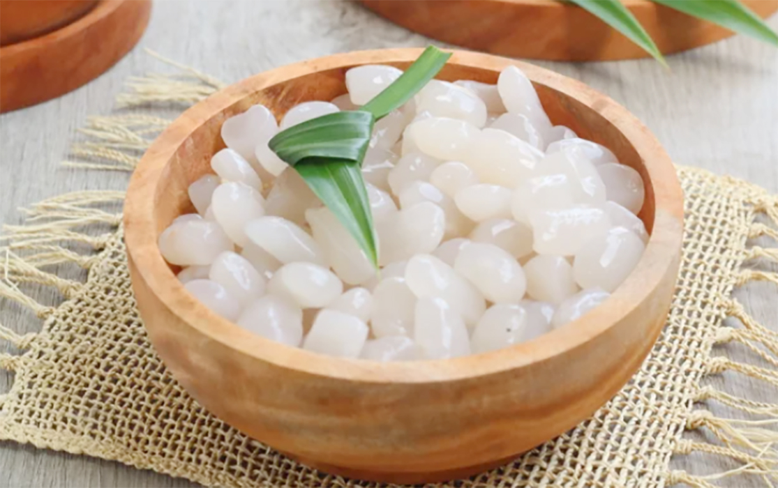 Es Kolang Kaling menjadi salah satu rekomendasi minuman segar yang terbuat dari buah  pohon aren (Arenga pinnata).