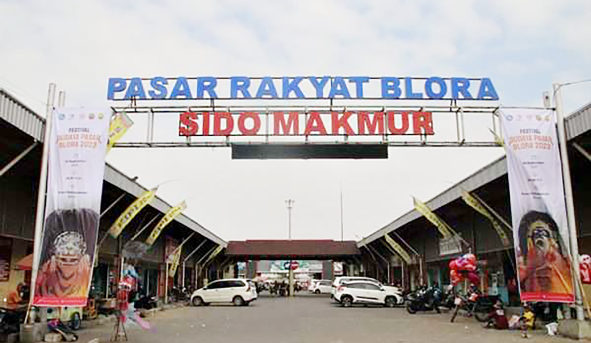 RAMAI: Kondisi Pasar Sido Makmur Blora, belum lama ini.