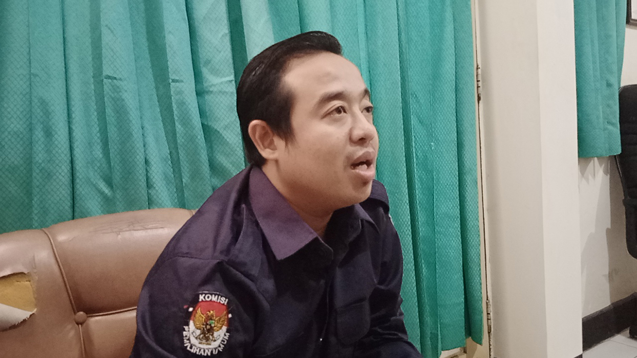 GERAK TEPAT: Kordiv Sosdiklih Parmas dan SDM KPU Kabupaten Blora, Ahmad Mustakim saat menyampaikan keterangan ke media.