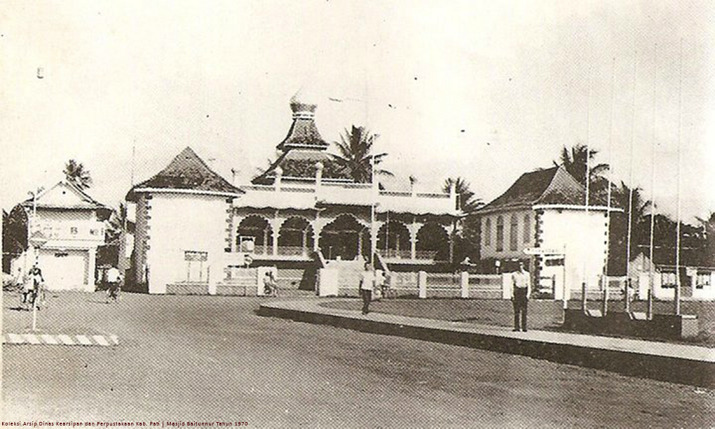 SEDIKIT BERUBAH : Penampakan Masjid Agung Pati tahun 1970 usai mengalami renovasi pertama.