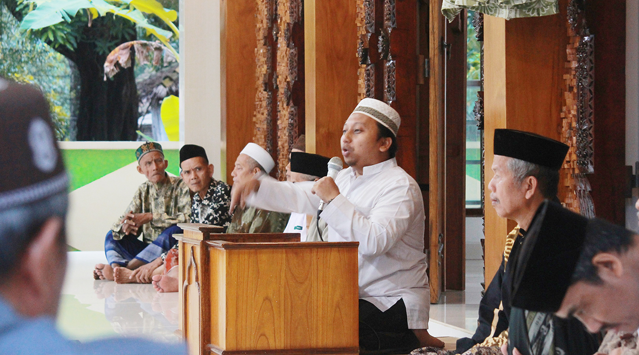 SEMARAK RAMADAN: Pengajian sore yang diikuti para jemaah Masjid Jamik Muhammad Arif sebelum buka puasa.