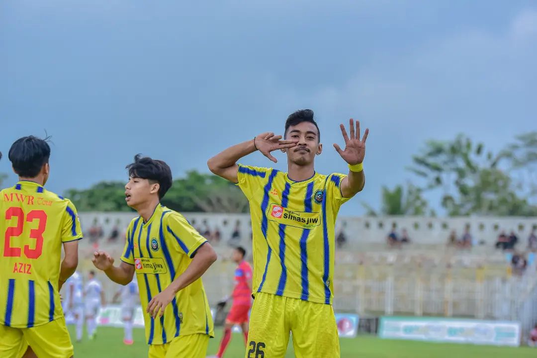 UJUNG TOMBAK : Dimas Saputra saat berkostum Persibas Banyumas. (INSTAGRAM)