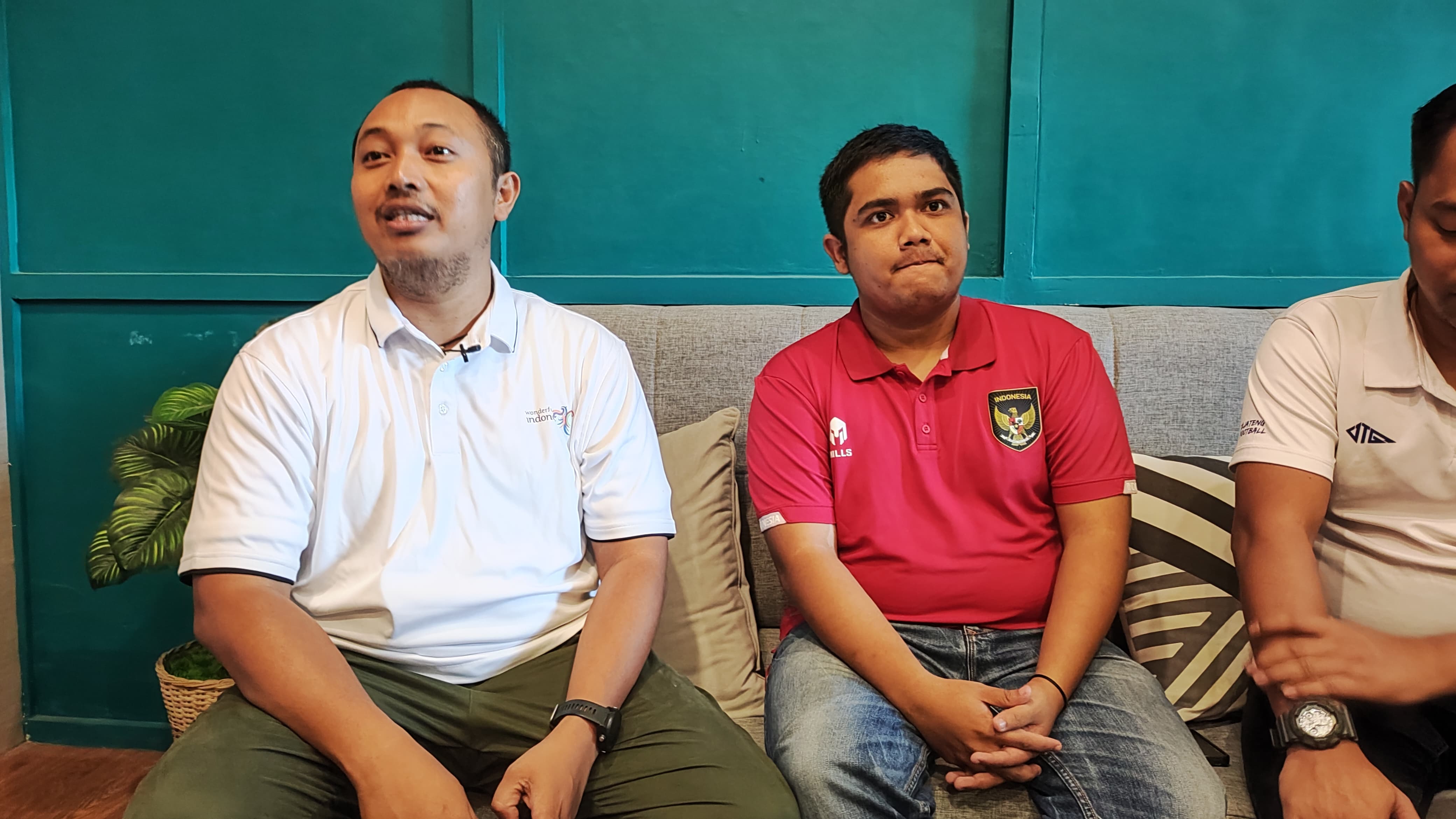 ADA PEMBENAHAN: Manajer Persiku M. Ilham memberikan keterangan terkait perkembangan Persiku. (GALIH ERLAMBANG W/ RADAR KUDUS)