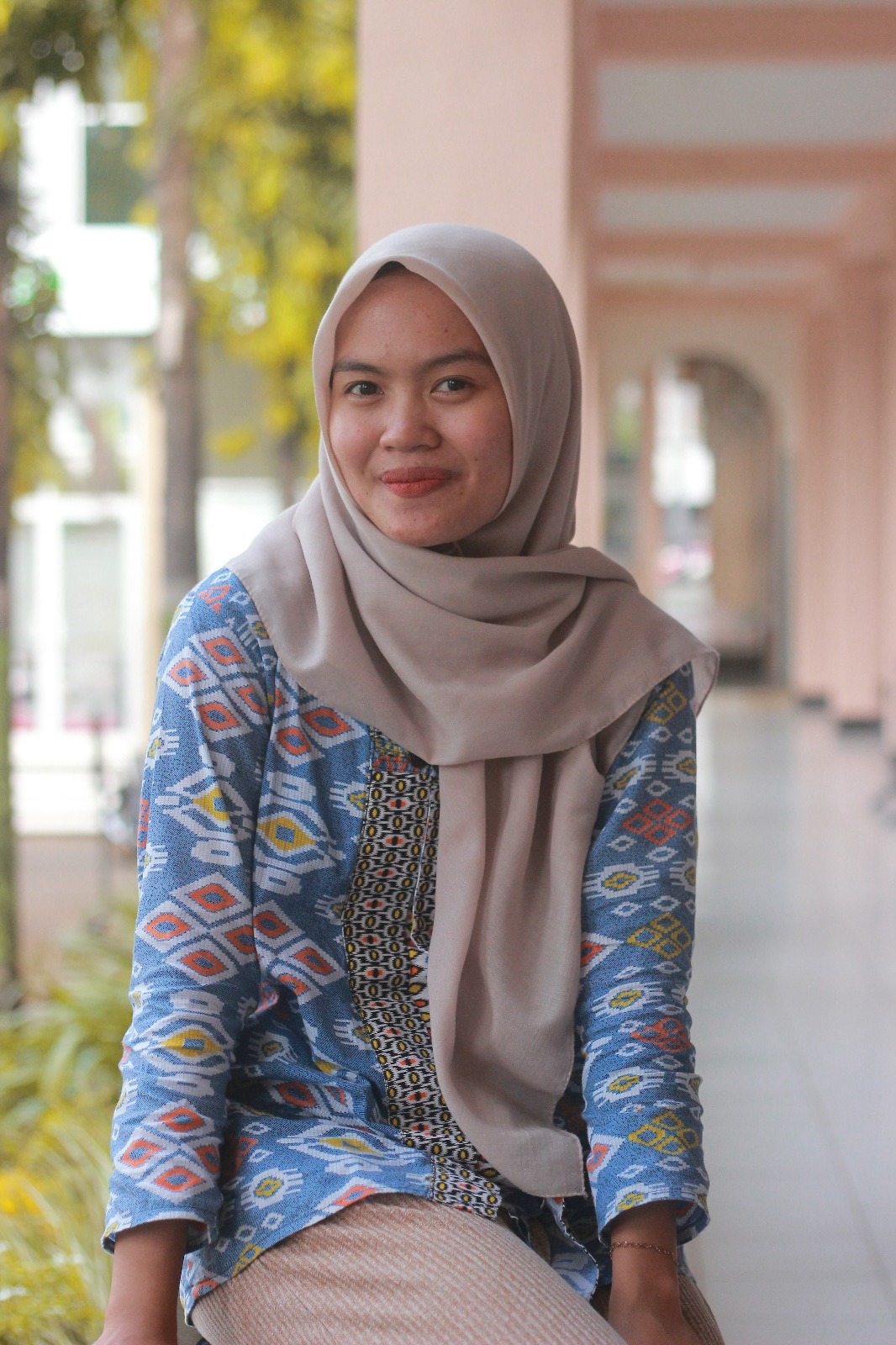 TELADAN : Sosok Eva Harmelia Valentina seorang mahasiswi kreatif dari Universitas Islam Nahdlatul Ulama (Unisnu) Jepara. (MOH. NUR SYAHRI MUHARROM/RADAR KUDUS)