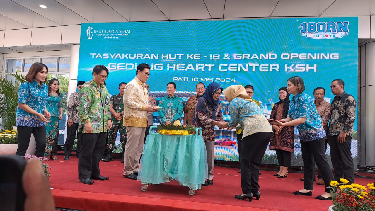 TINGKATKAN FASILITAS: Grand opening gedung pelayanan baru bernama Heart Center di RS KSH Pati pagi kemarin.