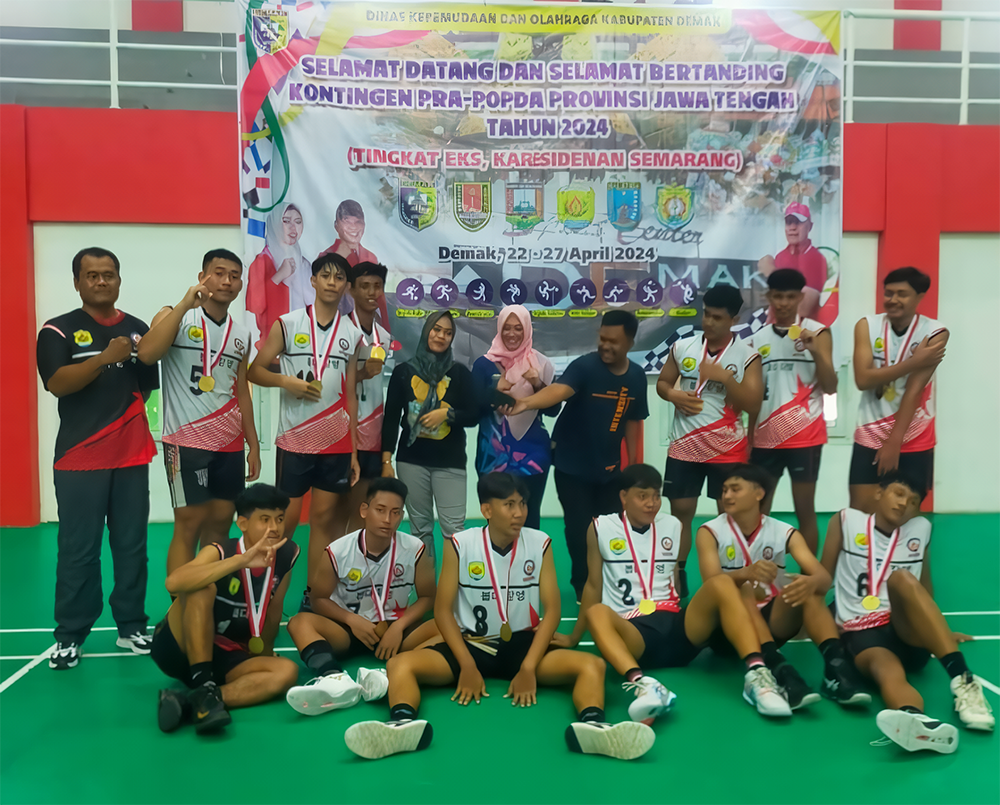 SIAP BERLAGA : Atlet dan official cabor voli putra kontingen Kabupaten Grobogan siap berlaga dalam ajang Popda Provinsi Jateng pada Juni mendatang.