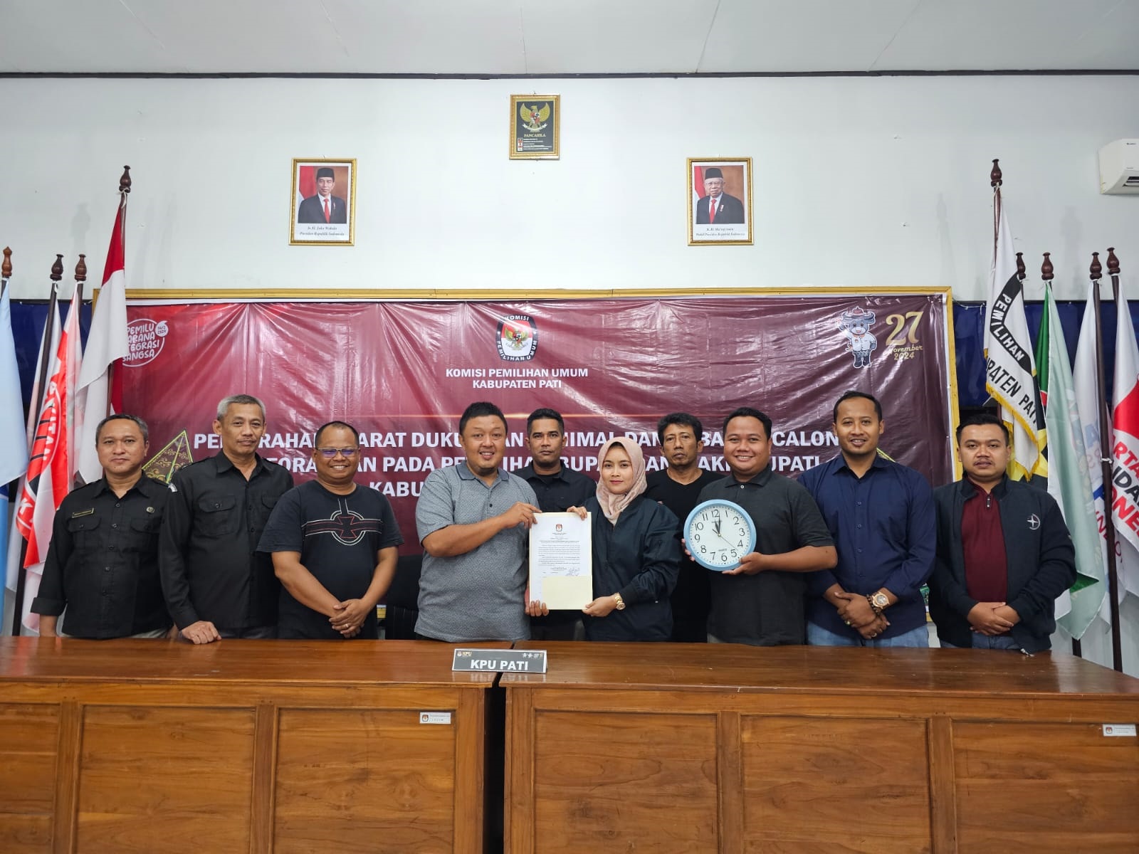 RESMI : Penutupan penyerahan dukungan berkas perseorangan calon bupati dan wakil bupati dari jalur independen, Minggu (12/5) pukul 23.59 di kantor KPU Pati. (ACHMAD ULIL ALBAB/RADAR KUDUS)