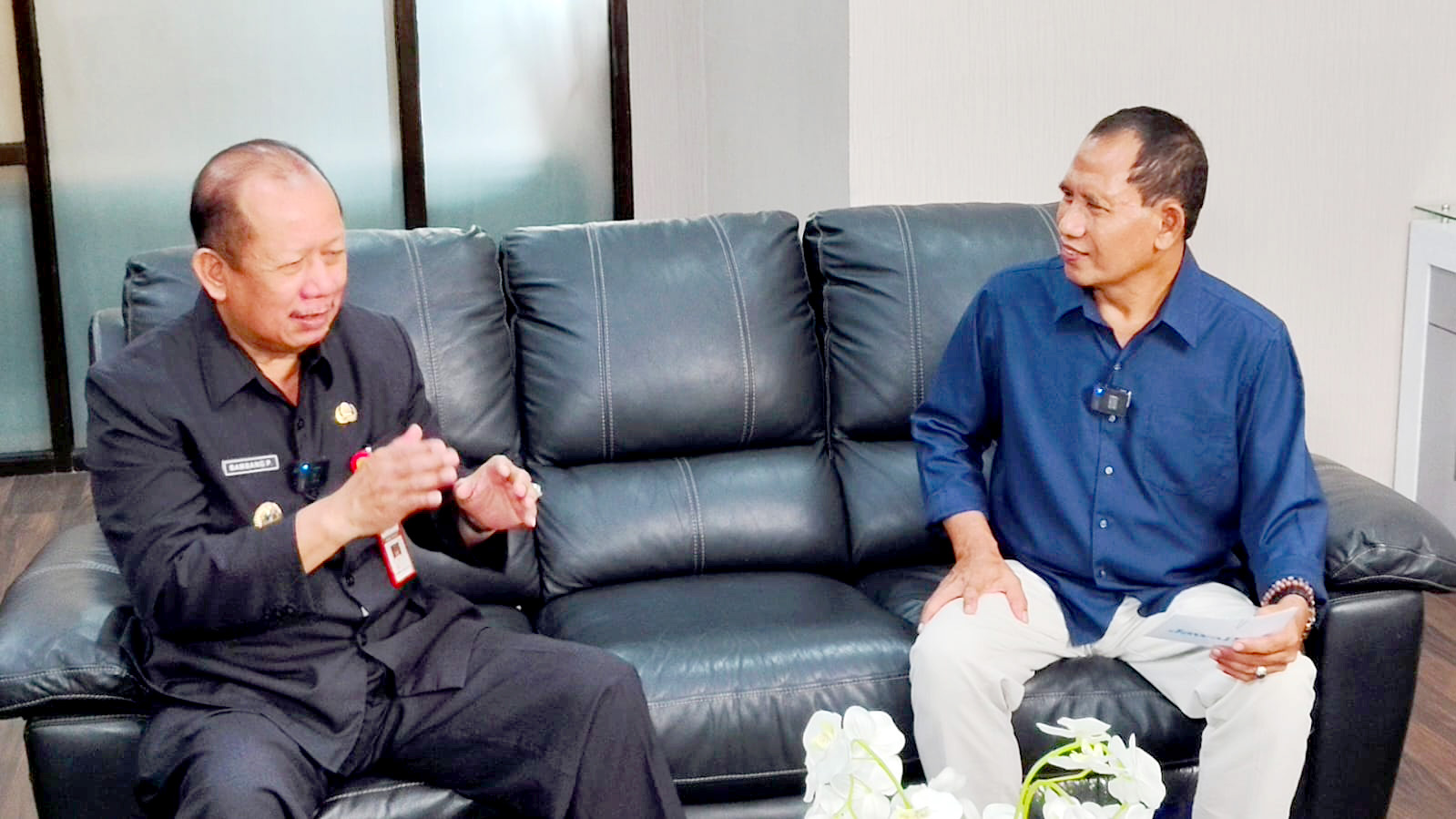 INGIN PERUBAHAN: Wakil Bupati Bambang Pujiyanto saat acara Jateng Talk Jawa Pos TV bersama Baehaqi membahas Pilkada Grobogan. (SIROJUL MUNIR/RADAR KUDUS)