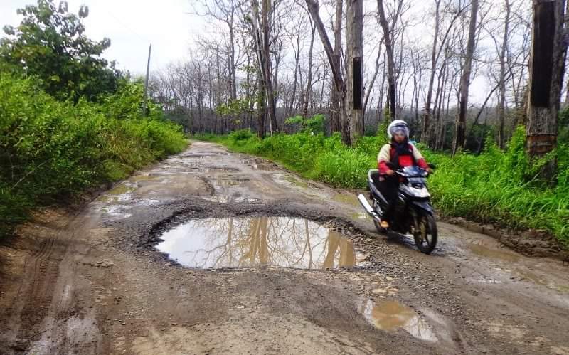 PRIORITAS: Kerusakan Jalan Cabak - Bleboh akan menjadi salah satu prioritas yang bakal diperbaiki tahun ini. (ARIF FAKHRIAN KHALIM/RADAR KUDUS)