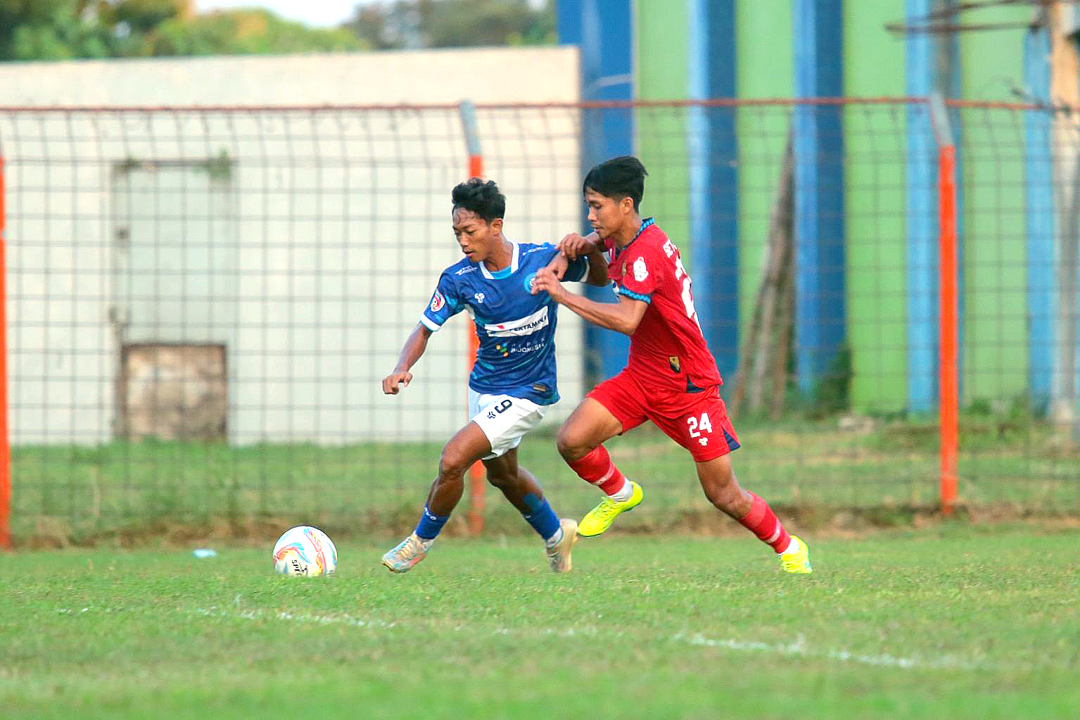 LANGKAH BERAT: Persiku saat berlaga di babak 32 besar yang berlangsung di Stadion Wergu Wetan. (PERSIKU KUDUS UNTUK RADAR KUDUS)