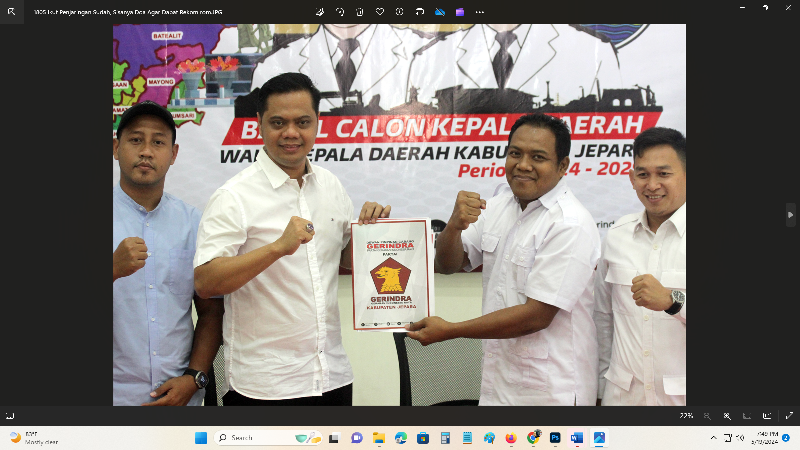 USAHA: Witiarso Utomo mendaftarkan diri dalam penjaringan calon bupati yang dibuka Partai Gerindra kemarin. (MOH. NUR SYAHRI MUHARROM/RADAR KUDUS)