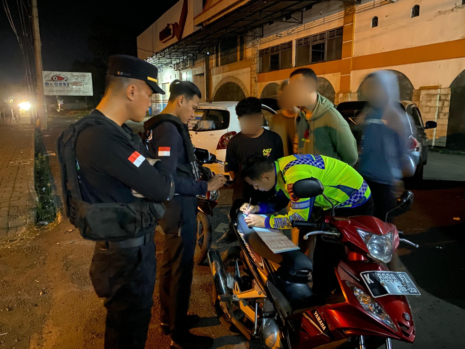 BANDEL: Tim Patroli Siraju Polres Jepara menindak remaja yang hendak balap liar. (POLRES JEPARA UNTUK RADAR KUDUS)